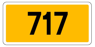 znak z żółtym tłem i czarną cyfrą 717 oraz białą ramką